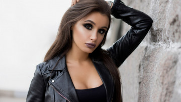 Картинка девушки -+лица +портреты брюнетка куртка декольте