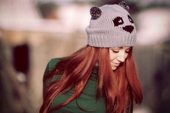 Картинка девушки -+лица +портреты рыжая шапка