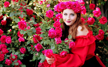 Картинка девушки -+брюнетки +шатенки шатенка венок розы блузка кусты