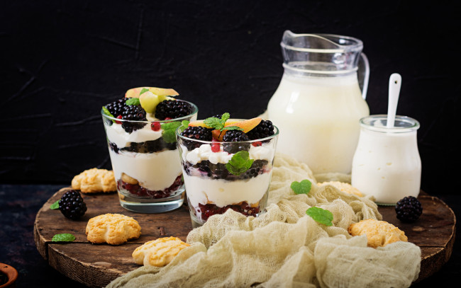 Обои картинки фото еда, мороженое,  десерты, печенье, десерт, ягоды, ежевика, мята