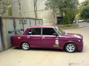 Картинка автомобили выставки уличные фото