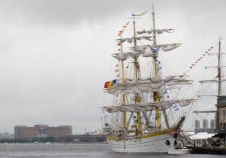 Картинка корабли парусники мачты причал