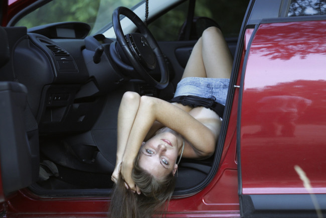 Обои картинки фото автомобили, авто, девушками