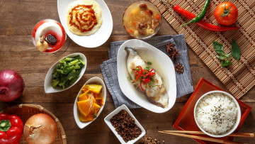 Картинка еда разное ассорти блюда рис рыба овощи соус помидоры томаты