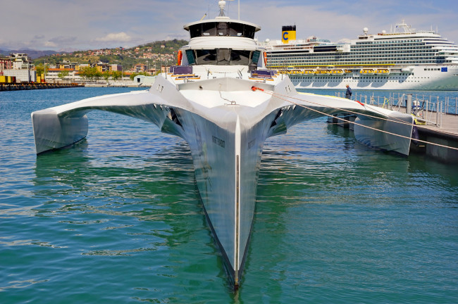 Обои картинки фото brigitte bardot, корабли, катамараны и тримараны, тримаран