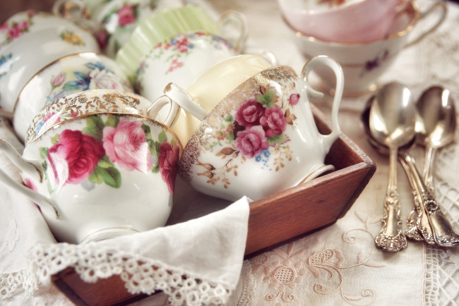 Обои картинки фото разное, посуда,  столовые приборы,  кухонная утварь, чашки, рисунок, ложки