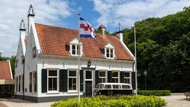 Обои картинки фото города, - здания,  дома, флаг