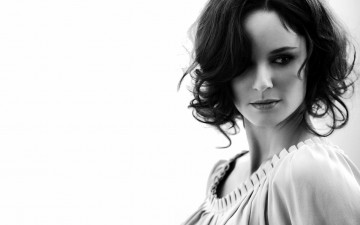 Картинка девушки sarah+wayne+callies лицо черно-белая актриса
