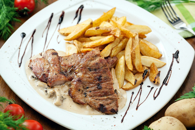 Обои картинки фото еда, мясные блюда, картофель, мясо, томаты, помидоры