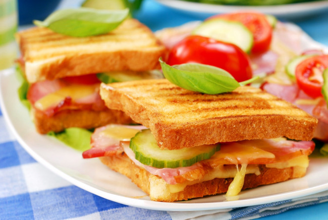 Обои картинки фото еда, бутерброды,  гамбургеры,  канапе, сэндвич, томаты, помидоры