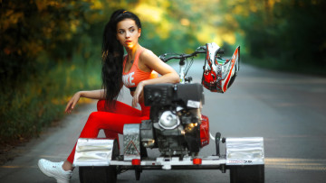 Картинка ангелина+сорокина девушки брюнетка топ штаны транспорт