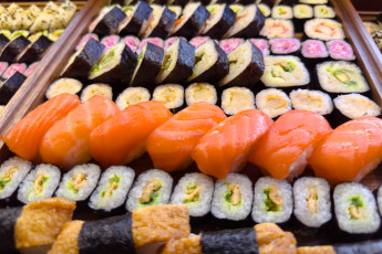 обоя еда, рыба,  морепродукты,  суши,  роллы, японская, кухня, суши, роллы, ассорти