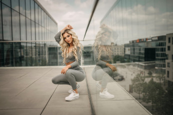 Картинка девушки -+блондинки +светловолосые jiri tulach девушка позирует