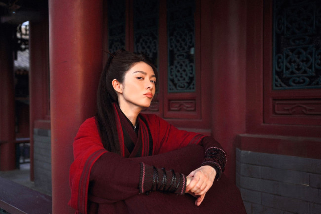 Обои картинки фото кино фильмы, the glory, девушка, взгляд, дворец, колонны