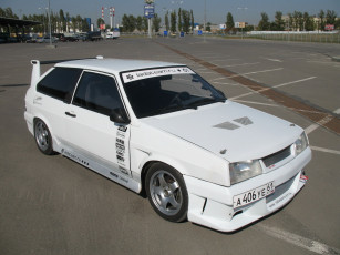 Картинка автомобили выставки уличные фото