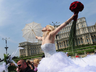 Картинка _Unsort+-НЕ+ВЫБИРАТЬ++ фестиваль невест будапеште девушки  не выбирать