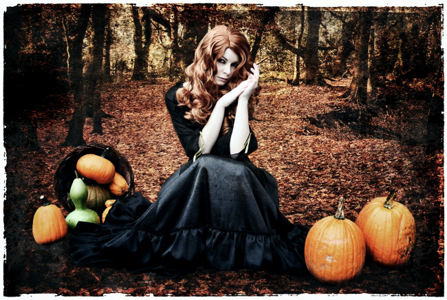 Обои картинки фото фэнтези, девушки, тыква, взгляд, черное, платье