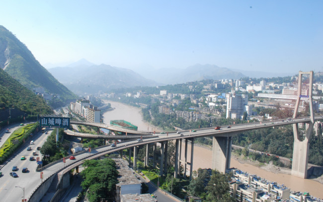 Обои картинки фото города, мосты, горы, дома, река, мост