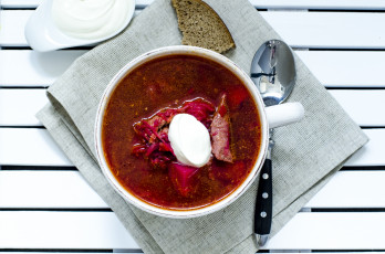 Картинка еда первые блюда красный борщ сметана хлеб