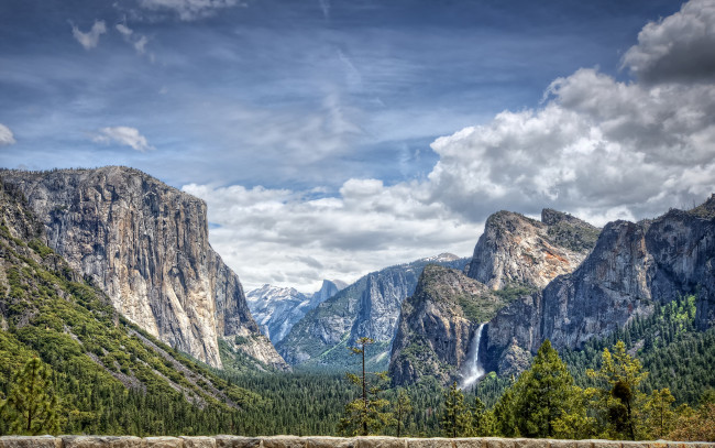 Обои картинки фото природа, горы, облака, водопад