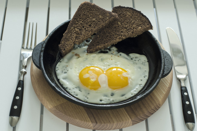 Обои картинки фото еда, Яичные, блюда, глазунья, хлеб