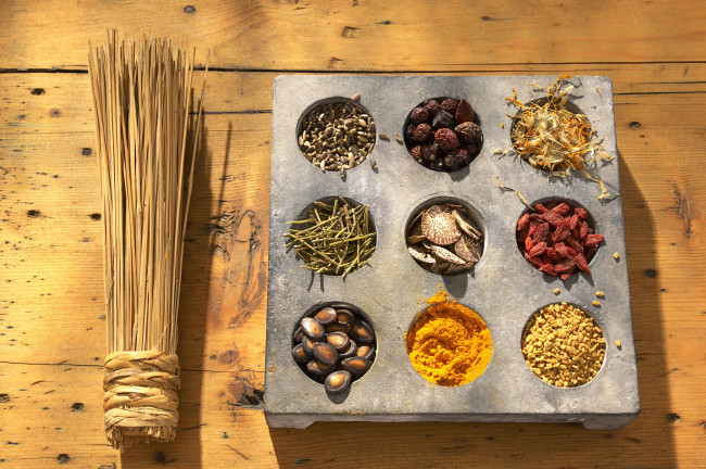 Обои картинки фото еда, крупы, зерно, специи, семечки, тмин, карри, гвоздика, чёрный, перец, красный