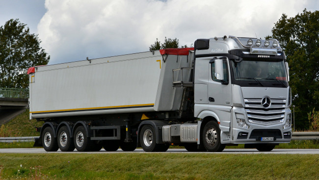 Обои картинки фото автомобили, mercedes trucks, седельный, тягач, грузовик, тяжелый