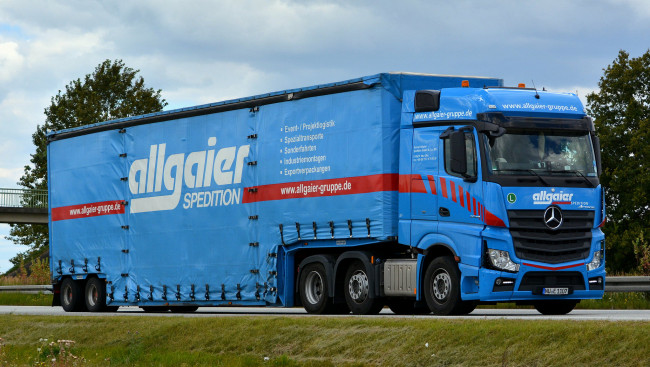 Обои картинки фото автомобили, mercedes trucks, тягач, тяжелый, седельный, грузовик