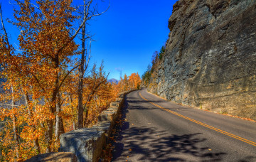 Картинка природа дороги горы небо осень дорога деревья