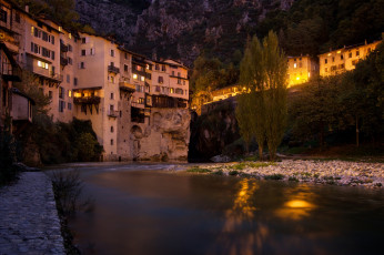 Картинка города -+огни+ночного+города здания вода деревья