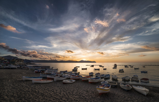 Обои картинки фото корабли, лодки,  шлюпки, облака, море, песок