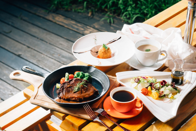 Обои картинки фото еда, разное, салат, мясо, десерт, суп, чай, ассорти