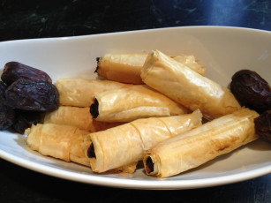 Картинка еда пирожные +кексы +печенье финики рулетики