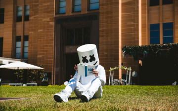 Картинка музыка -временный здание диджей улица