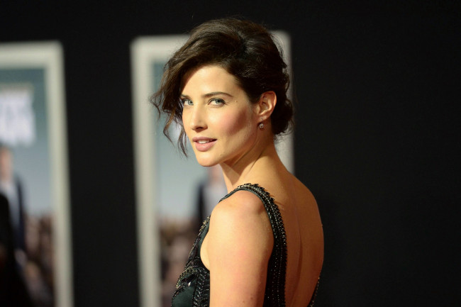 Обои картинки фото cobie smulders, девушки, актриса, cobie, smulders, спина, взгляд