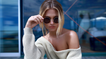 Картинка девушки -unsort+ блондинки +светловолосые свитер поза очки