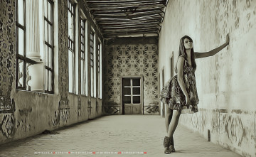 Картинка календари компьютерный+дизайн 2019 девушка помещение окно дверь женщина calendar