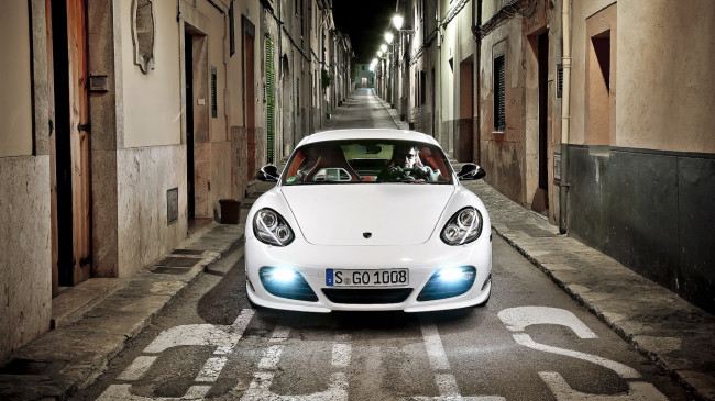 Обои картинки фото автомобили, porsche, белый, улица, город, дома