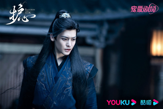 Обои картинки фото кино фильмы, back from the brink, мужчина, костюм