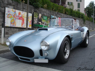 Картинка автомобили выставки уличные фото