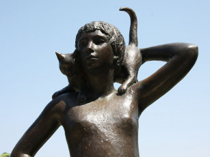 Картинка разное рельефы статуи музейные экспонаты кот девушка