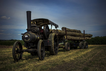 Картинка техника тракторы поле прицеп брёвна