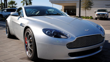 Картинка aston martin v8 vantage автомобили выставки уличные фото великобритания элитные ltd