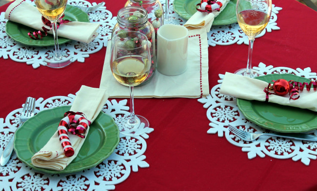 Обои картинки фото праздничные, сервировка, приборы, салфетки, бокалы