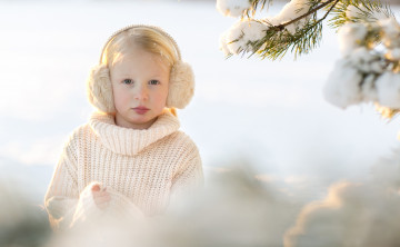 Картинка разное люди девочка свитер ветка снег