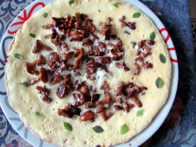 Обои картинки фото еда, яичные блюда, омлет, лисички