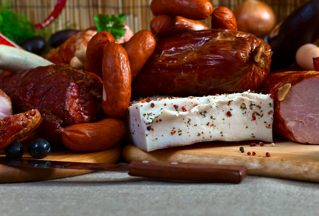 Обои картинки фото еда, колбасные изделия, сало, ветчина, колбаса, копченая