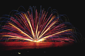 Картинка разное салюты фейерверки салют вечер