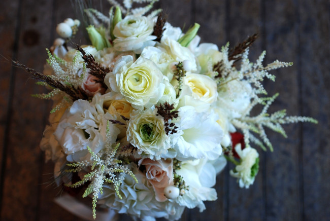 Обои картинки фото цветы, букеты, композиции, белый, ранункулюс