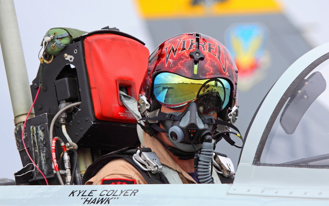 Обои картинки фото авиация, кабина, пилотов, пилот, истребитель